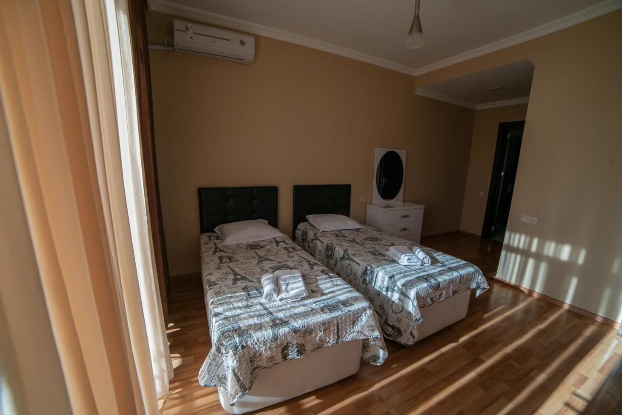 Отель Blaze Hotel Махинджаури